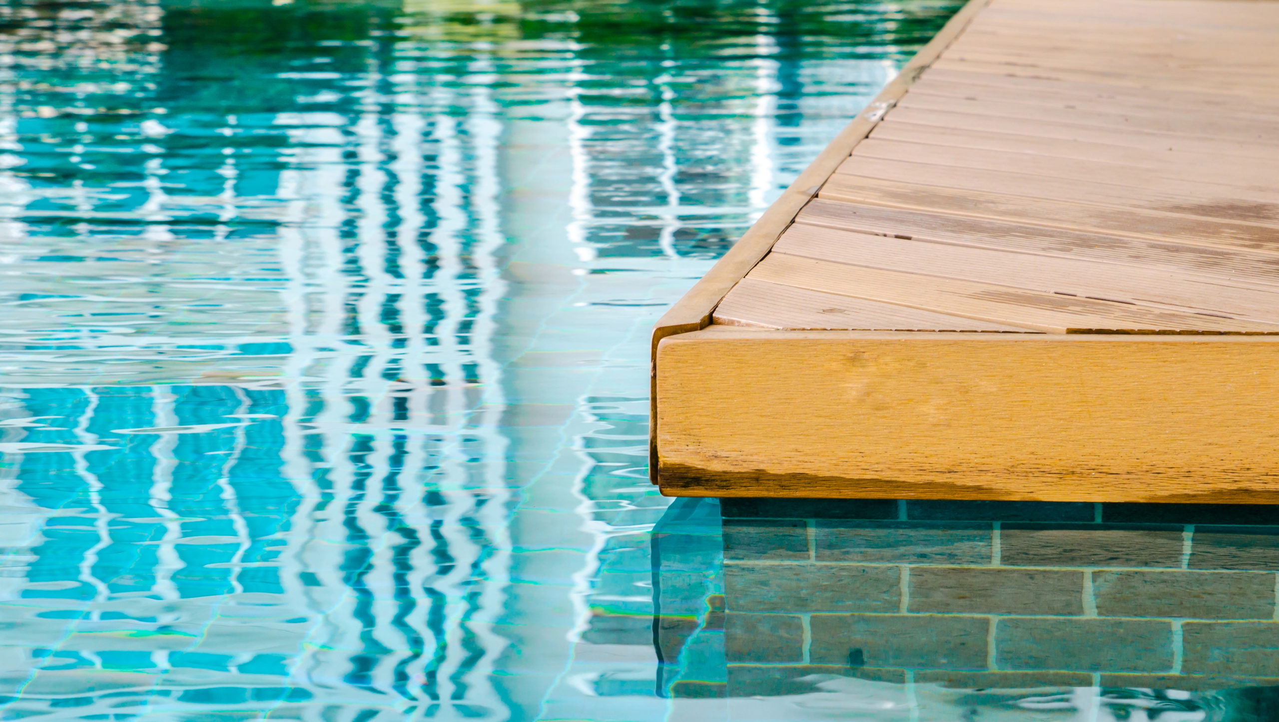 Pool water flow, depicting the movement and circulation of water within a swimming pool.