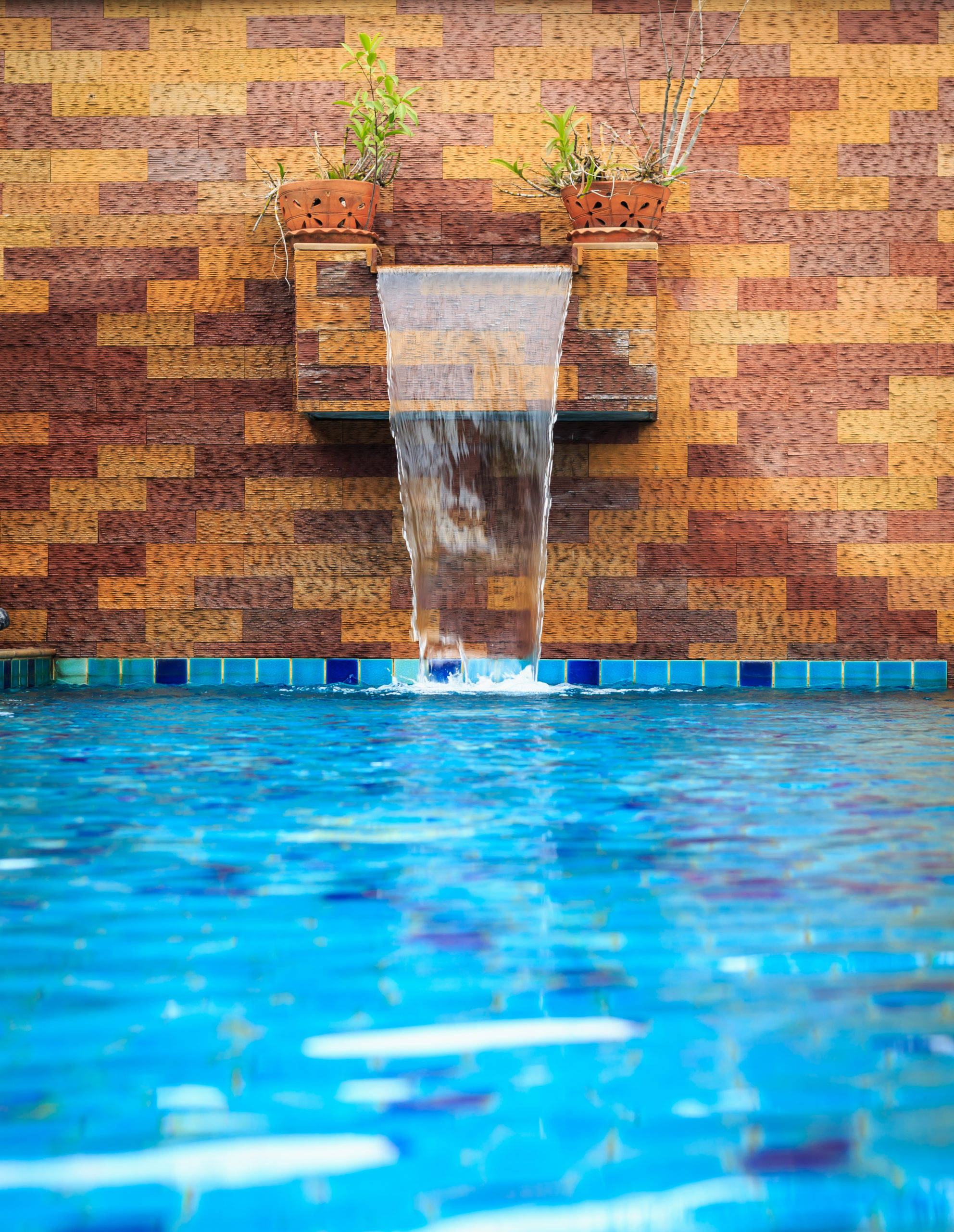 Small modern spa pool with water flow